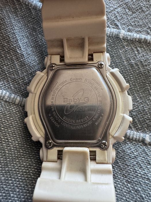 Casio Бял часовник Baby-G Бял