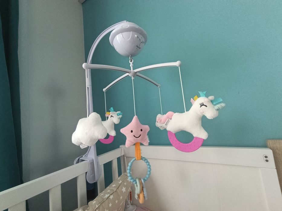 Музикална играчка за легло с проектор