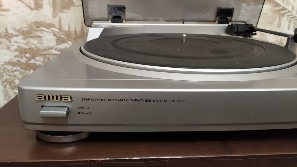 Продам проигрыватель винил дисков AIWA.