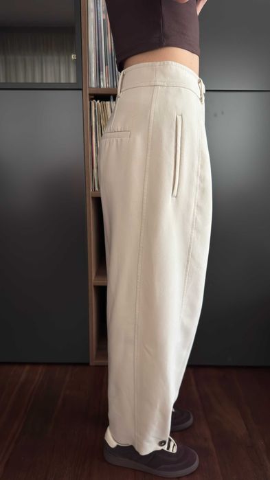 Pantaloni Zara barrel-leg cu pense, ecru/crem, wide-leg, M