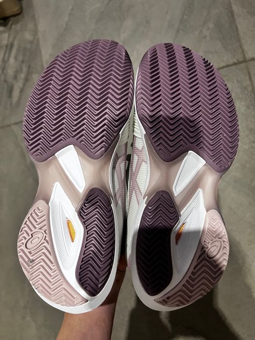 Нови маратонки ASICS дамски