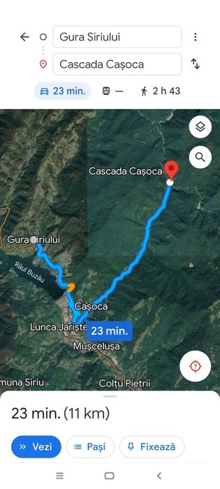 In fata ta e lacul, în jurul tău copacii și munții. Între ele poate fi cabana ta.Teren Vis a Vis de Lacul Siriu. Vedere la lac și munti Gura Siri