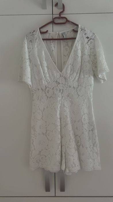 Гащеризон -стилен и удобен,подходящ за лятото бял гащеризон