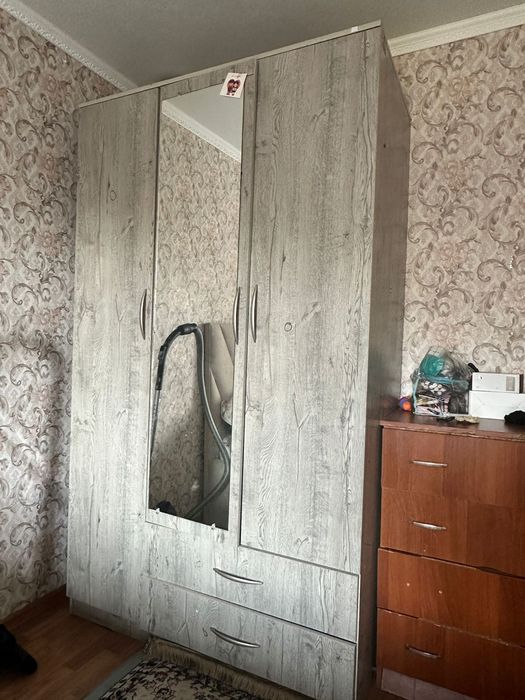 Шкаф сатылады 3есыктык