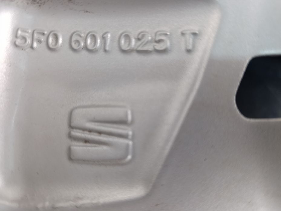 Jante originale Seat Leon 17'' anvelope iarnă  205 50 17  dot 2022