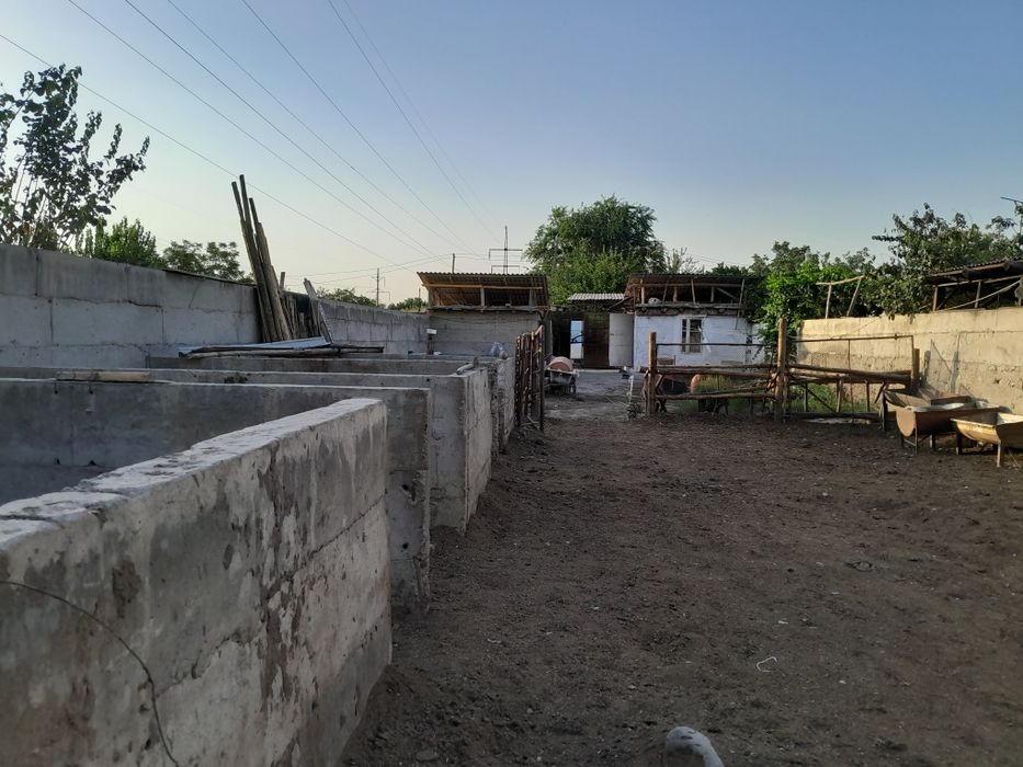 Продаётся в дачном участке дача.сотилади фнпз томонда дача.