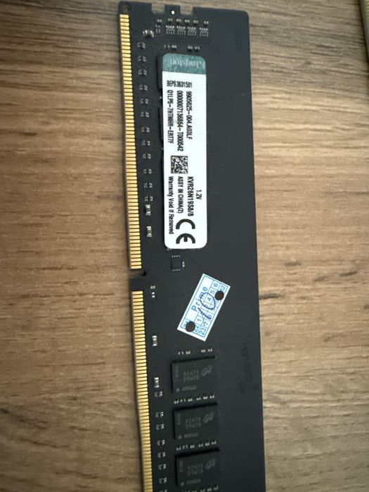 оперативная память DDR4 8 gb-2 шт 4 gb -1 шт все трое дам за 500.000