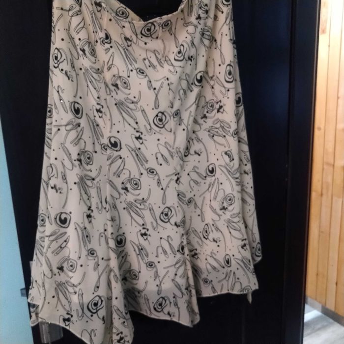 Продавам пола с подплата.Талия 95см.