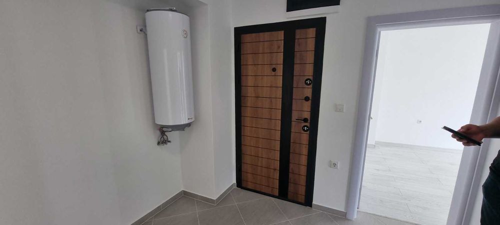 1265-Тристаен тухлен апартамент с ТЕЦ в центъра на града!