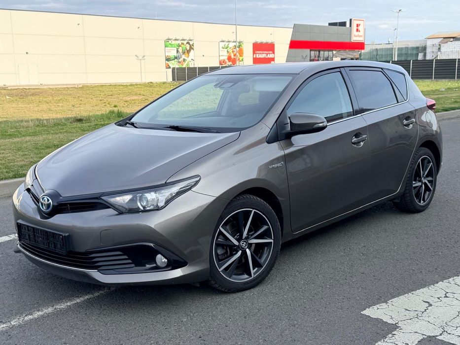 Toyota Auris Hybrid 1.8 Benzina automat 2019