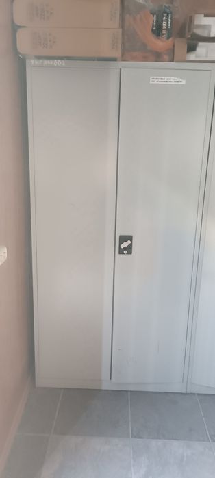 Металлический шкаф