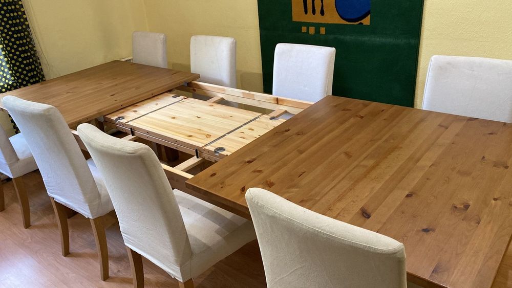 Стол обеденный с комплектом стульев.