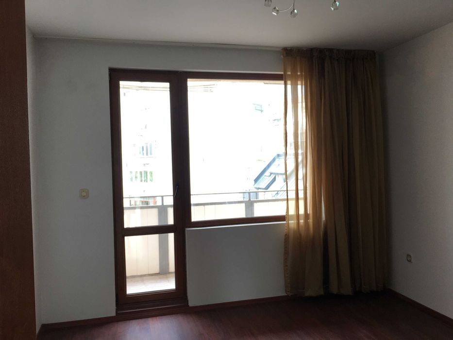 Лукс! Многостаен и Двоен Гараж - 152 кв.метра- Площад Лаврентий