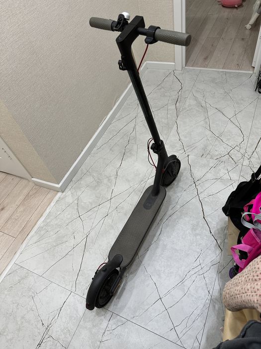 Продам электросамокат Xiomi M365