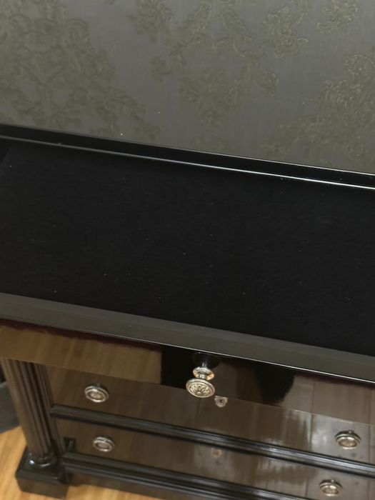 Мебель черная , качественная