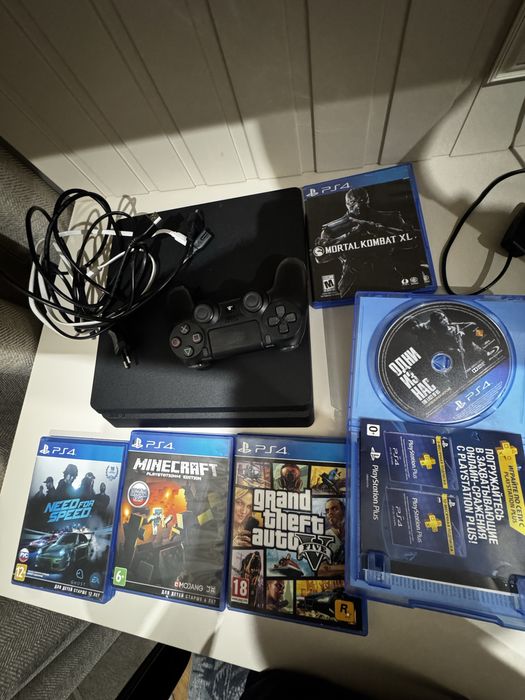 Плейстейшн 4 2 джостика.