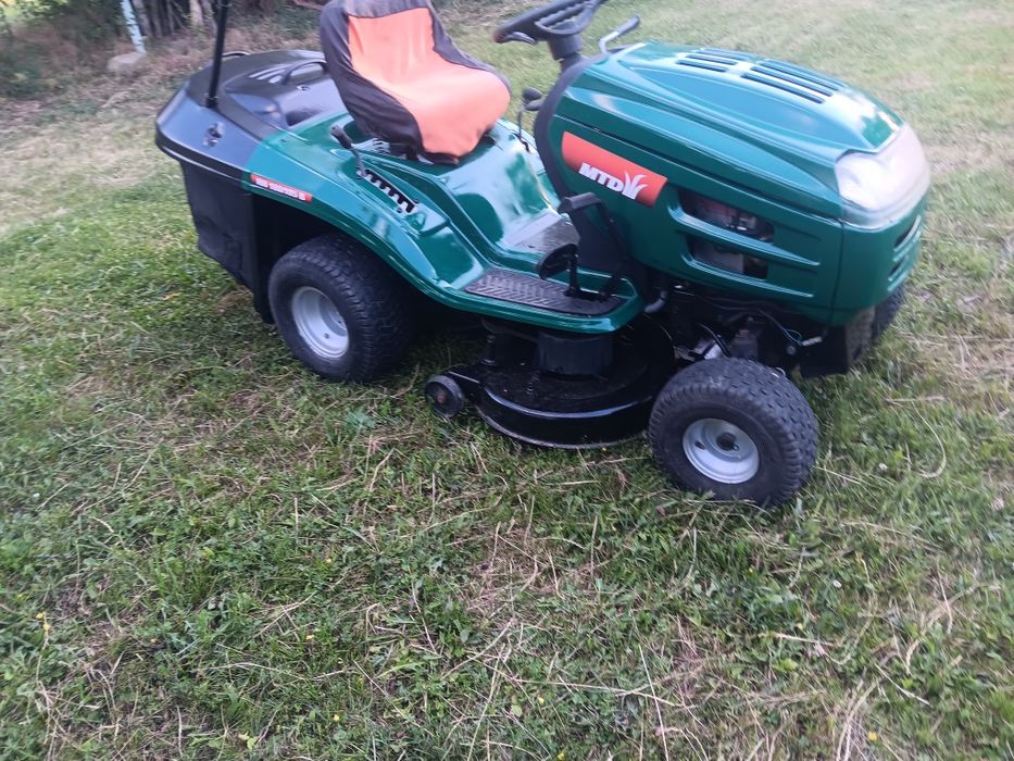 Tractoras 2cilindri de tuns iarba și gazon