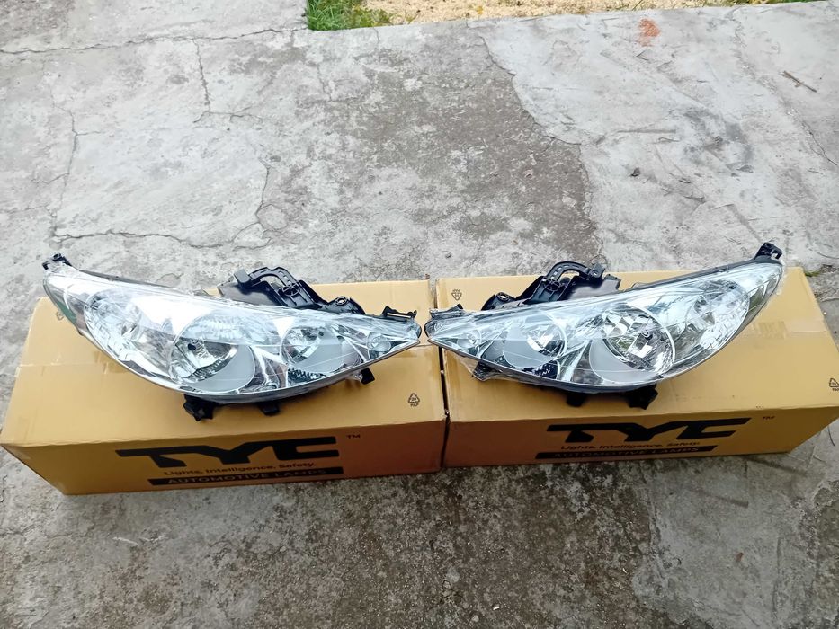 Фар Пежо 207 НОВ