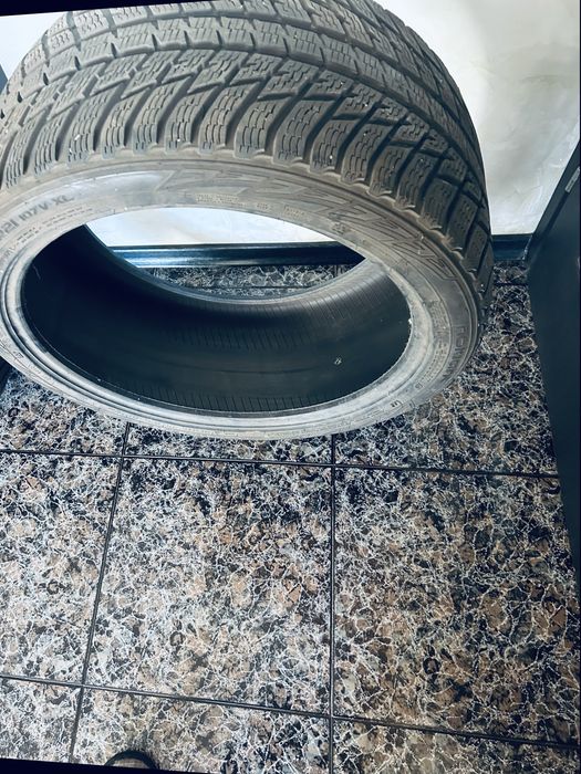 Nokian295/35/21цола\\\\\\\\\\\\\\\\\\\\\\\\\\\\\\\\\\\\