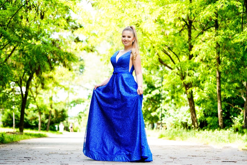 Официална рокля.