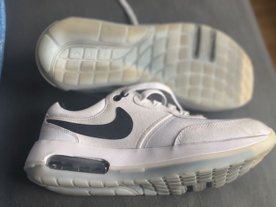 Маратонки  Nike.