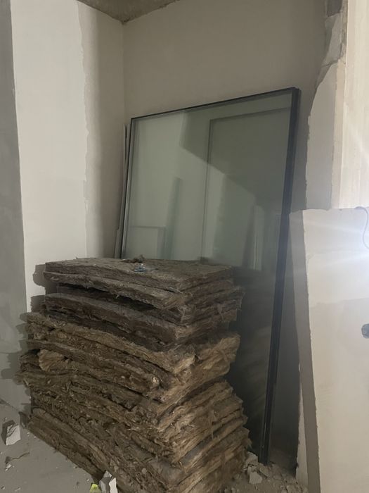 Пластик есік, айнектер