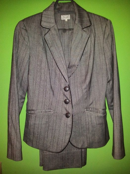 Дамски костюм: сако + панталон