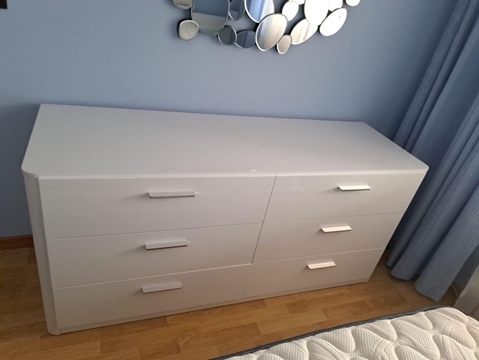 Comodă albă 6 sertare Mobexpert – stare foarte bună