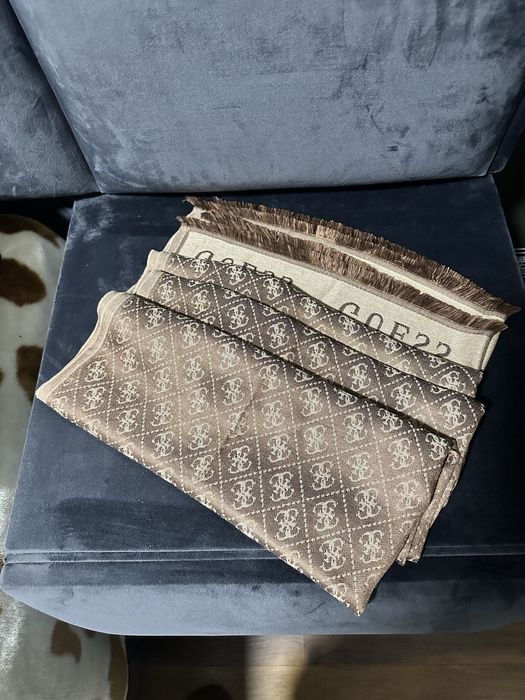 Esarfa Guess de dama