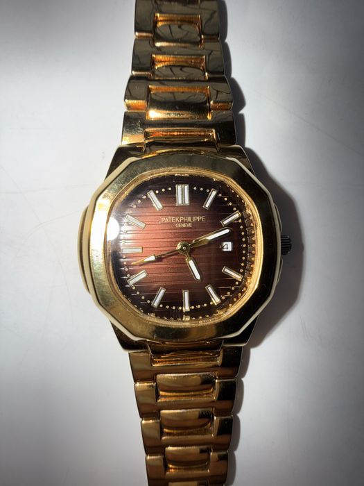 Продаю часы привозное