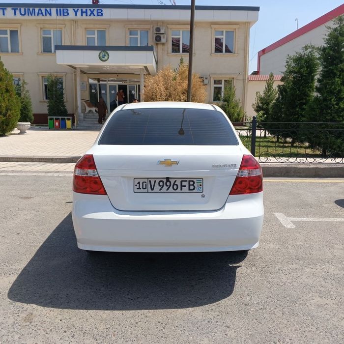 Nexia 3 avtomat sotiladi