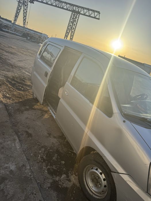 Автомабиль Hyundai Starex