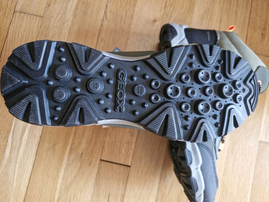 Нови  боти Geox номер 37