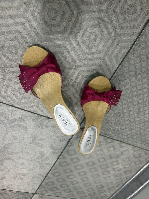 Дървени обувки на ток Guess
