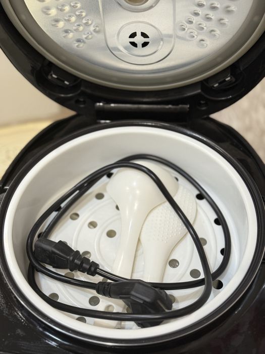 Мультиварка Polaris в хорошем состоянии