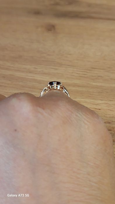 Золотое кольцо с Гранатам и Бриллиантами