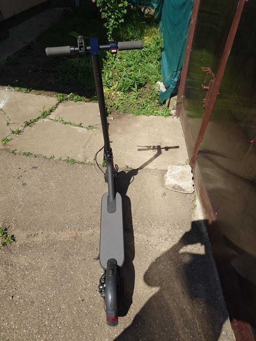 Trotineta electrica Xiaomi Mi Electric Scooter Essential