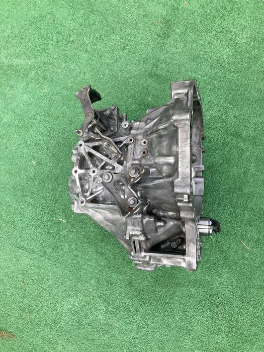 Ръчна скоростна кутия за тойота рав4/Toyota rav4 2.2D4D 06-11г