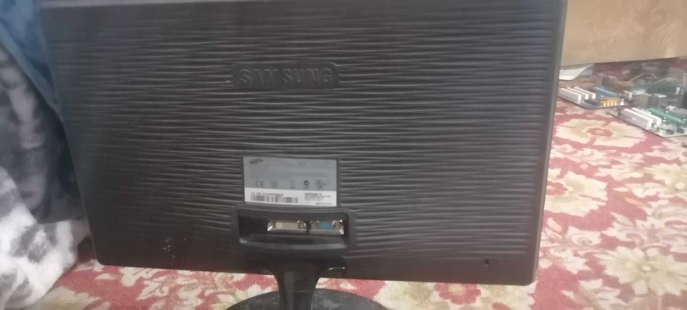 Монитор продам  срочно