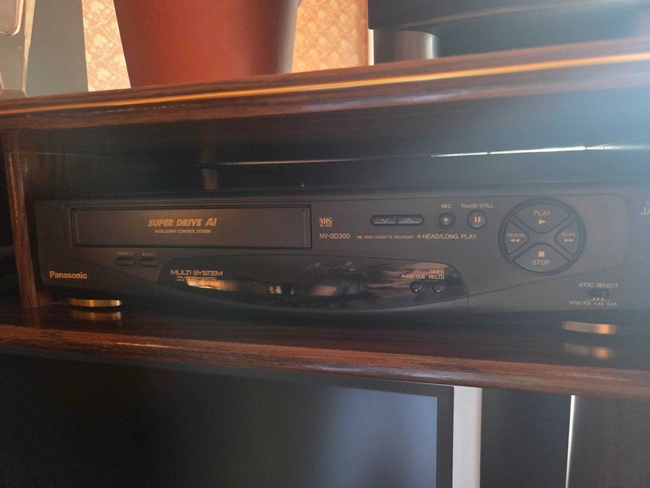 Видеомагнитофон Panasonic.