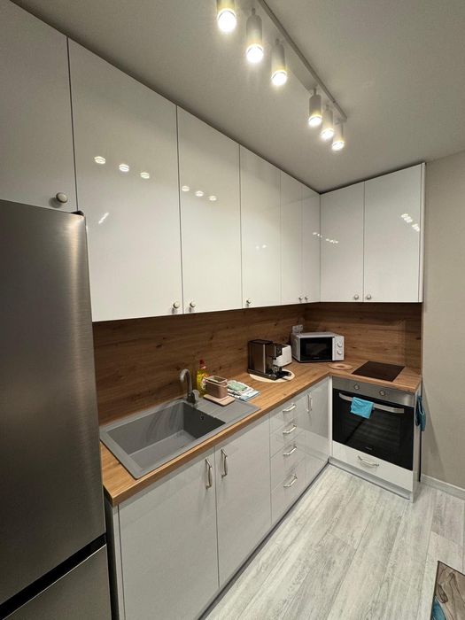 Дава се под наем Тристаен апартамент в Пловдив, Център - 90 кв.м за 797.64 € - Снимка #2