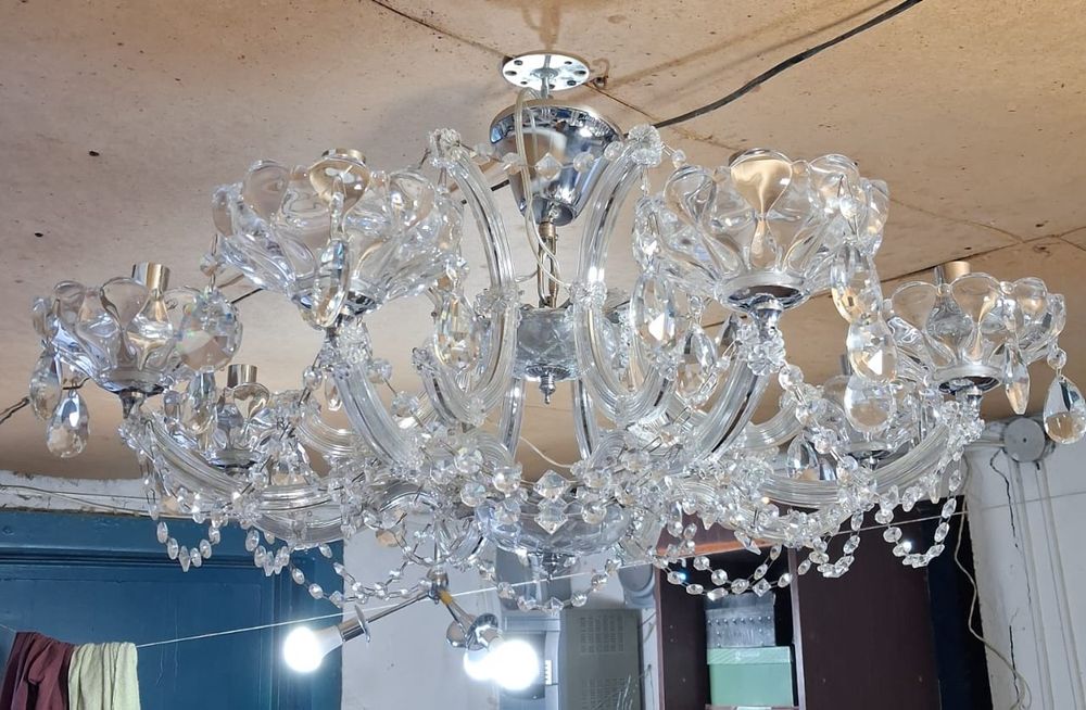 Продается люстра