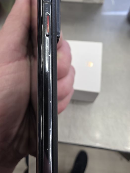 Продавам Huawei P60 PRO 256GB.
