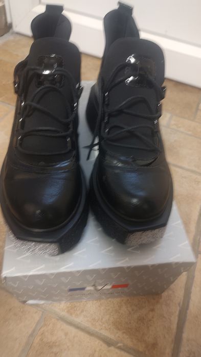 Vând ghete 36 impecabile