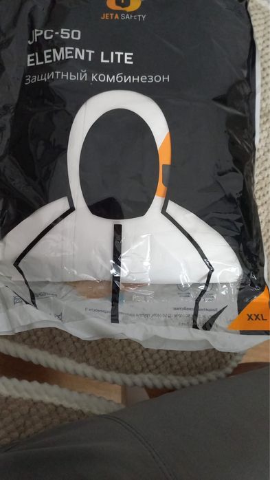Защитный комбинезон