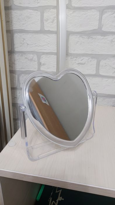 Зеркало в форме сердца