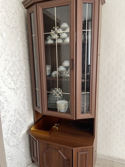 Стеллажи в гостиную