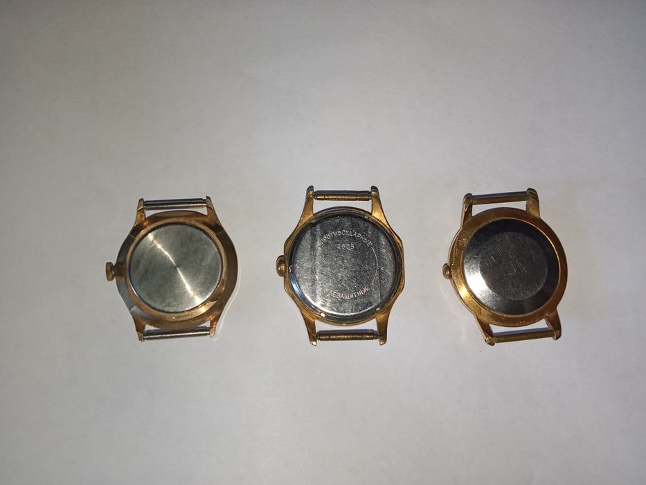 СССР часы наручные, с позолотой, в количестве  трех экземпляров