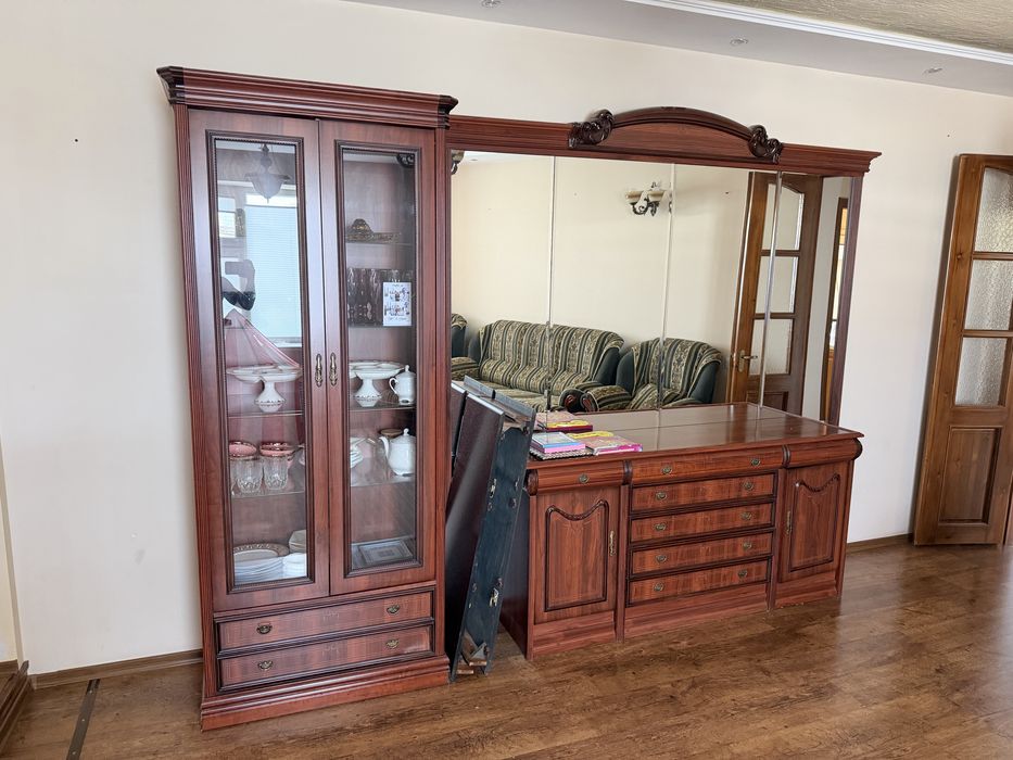 Срочно продам гостиную мебель
