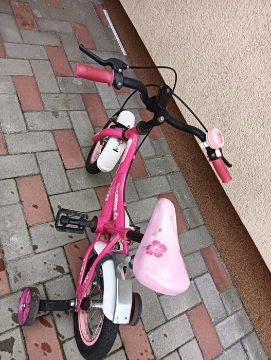 Vând bicicleta pentru copii roz